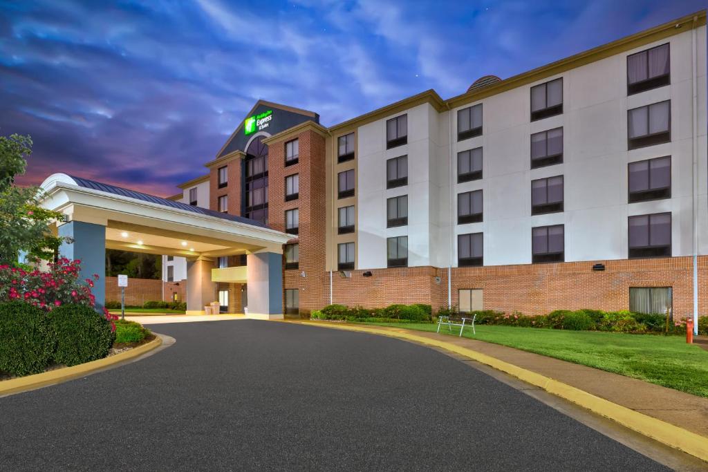 Holiday Inn Express & Suites Chesapeake an IHG Hotel Main image 2